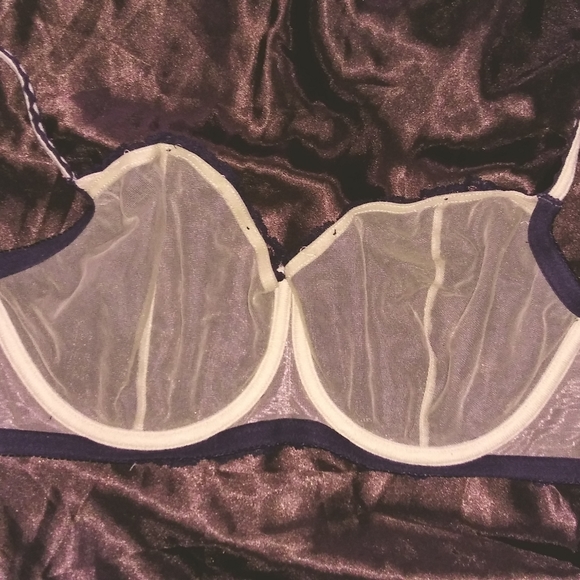 Felina Unlined Bra - Picture 5 of 5